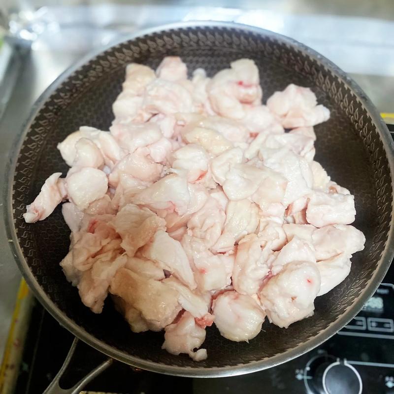 狗狗可以吃羊油吗?自制狗粮里放1公斤炼开的羊油,面粉玉米面共2公斤(其...