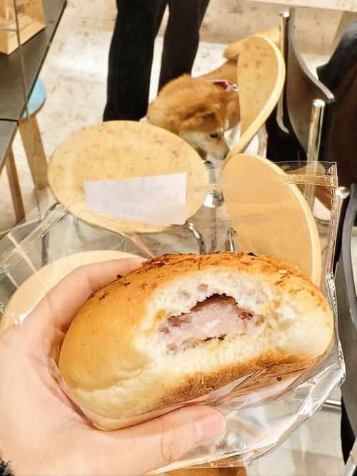 可以给狗狗吃面包片吗