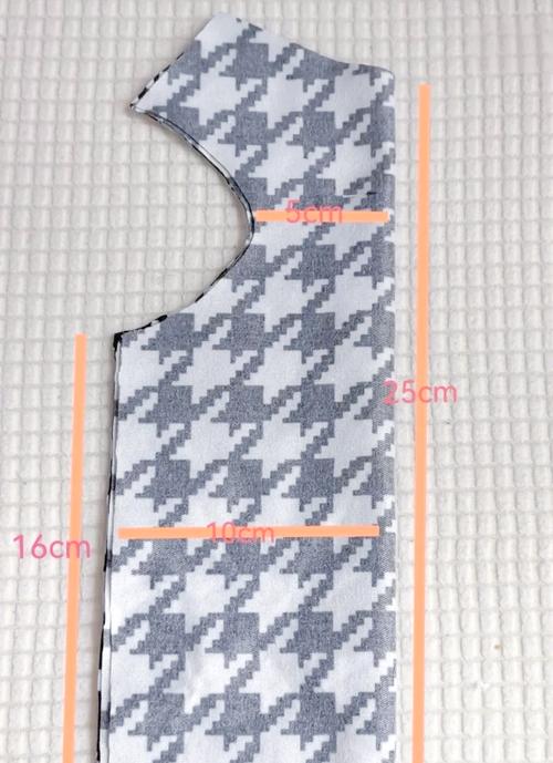 家里的旧衣服怎么做成狗狗穿的衣服