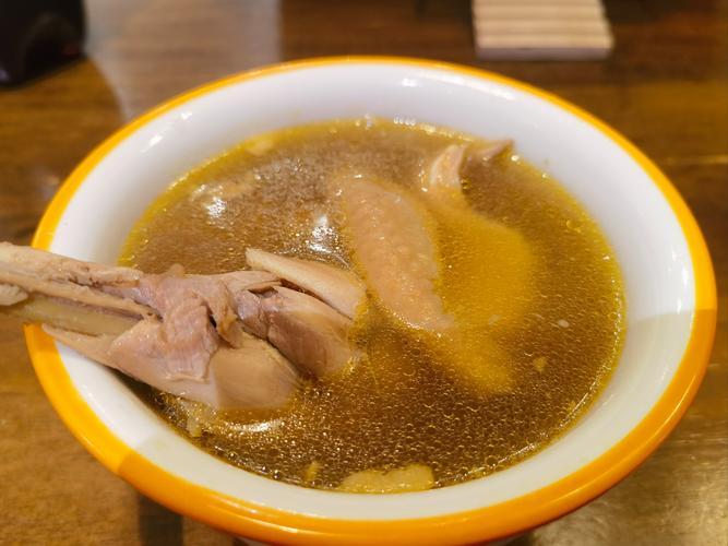 猫咪可以喝炖的鸡汤吗