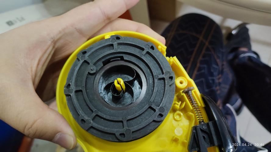 照明伸缩狗绳收不回去了怎么修