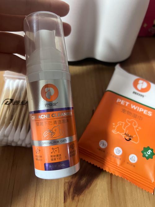 猫咪黑下巴用红霉素软膏越来越严重了,怎么办?