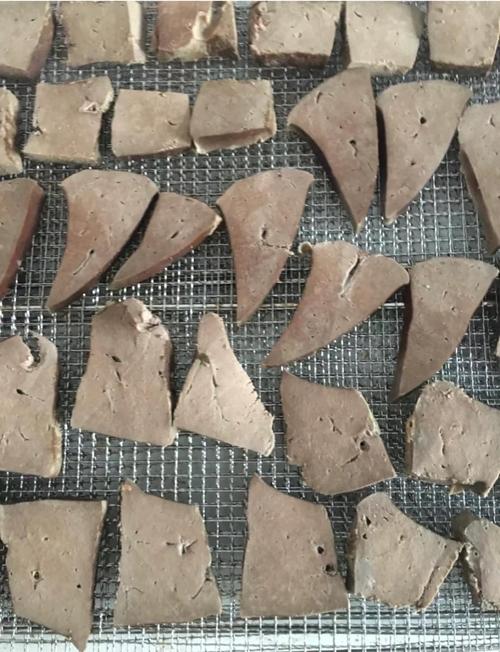 给狗狗喂食煮熟的牛肝应该如何控制量?