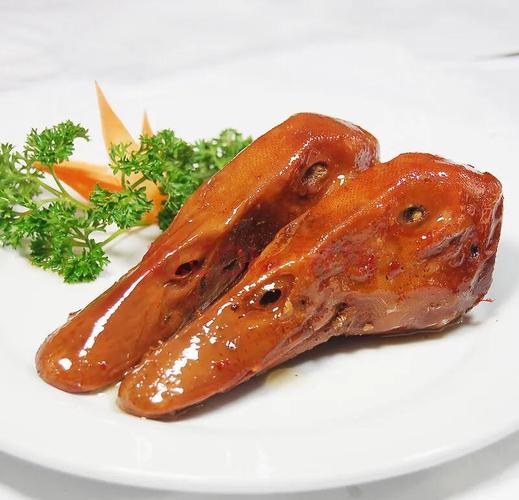 两个月大的阿拉斯加吃了鸭脖子的骨头还有辣鸭头的骨头有事吗?